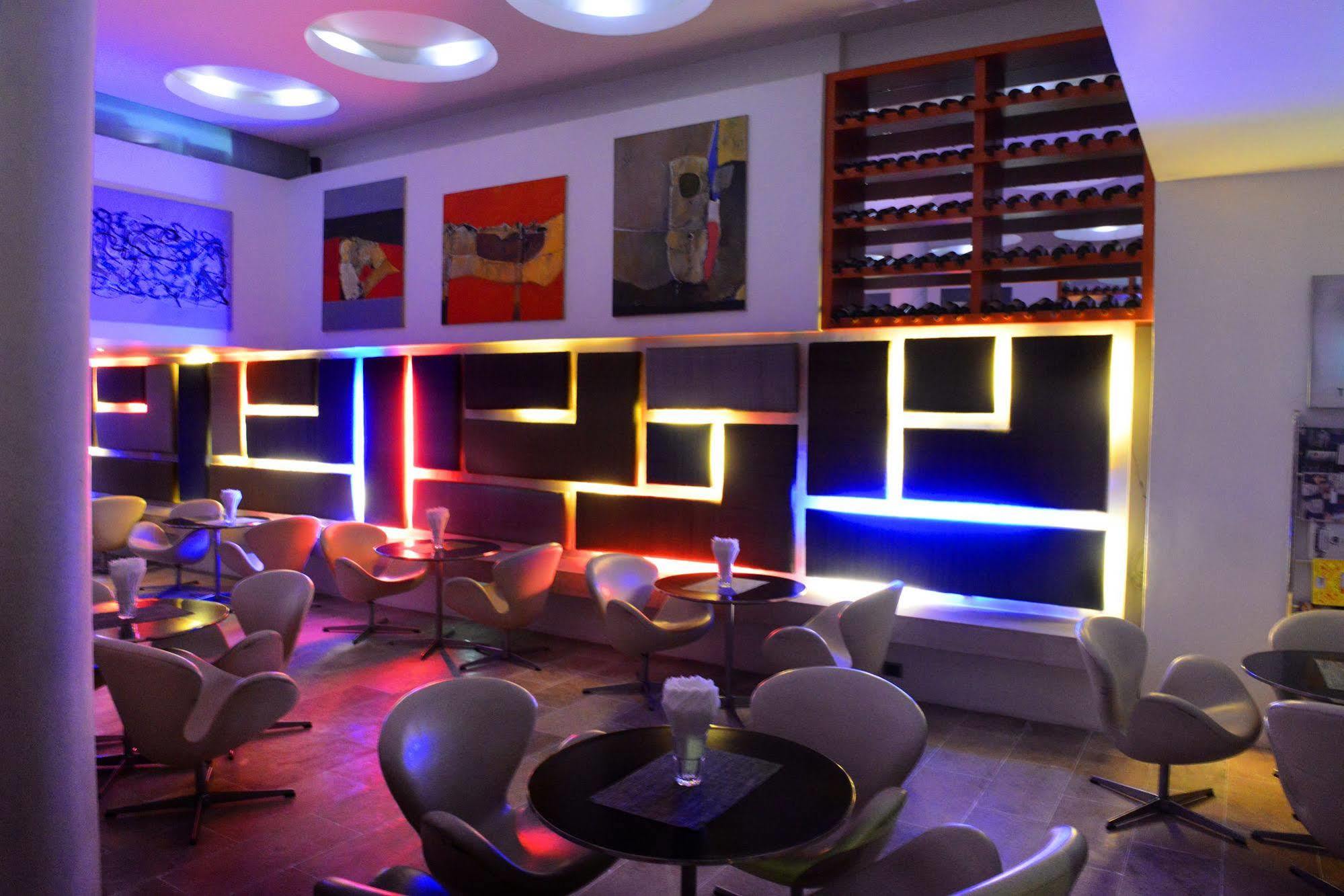 The Quay Boutique Hotel Phnom Pen Exterior foto
